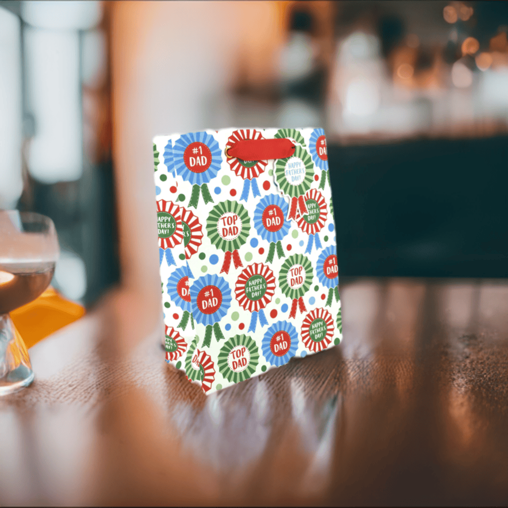 Love Vivid Top Dad Med Bag gift bag with a colorful design, ideal for gifting to dads on special occasions.